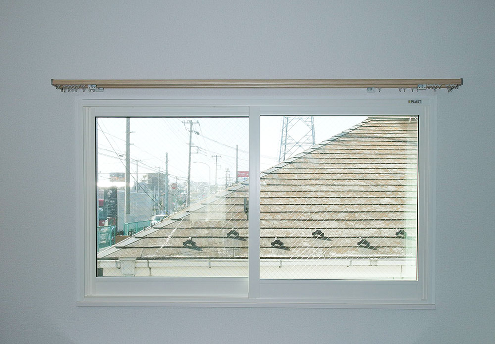 内窓プラストが施工された窓